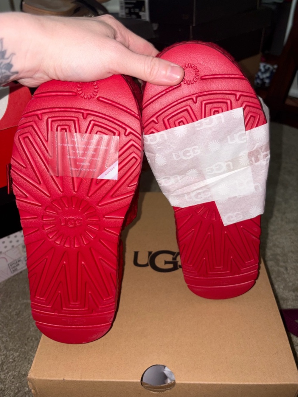 Women’s UGG slippers - Picture 3 of 4